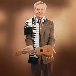 An image of British pop star Ian Whitcomb holding his ukulele